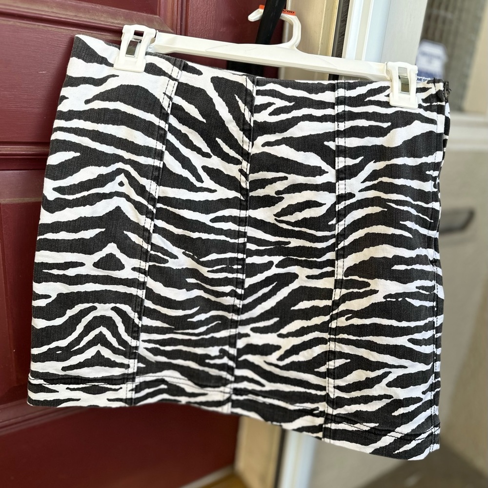 Y2K ZEBRA MINI SKIRT - SIZE 8